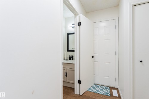 4424 33 Street, Edmonton, AB - Indoor Photo Showing Other Room