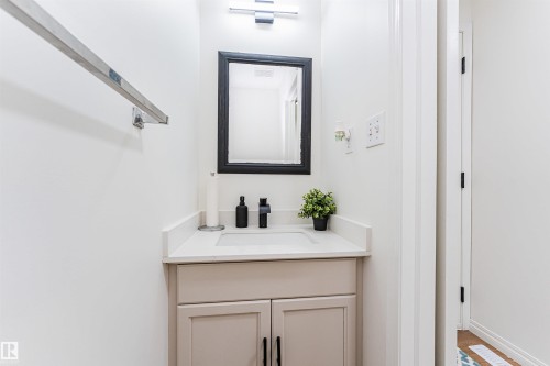 4424 33 Street, Edmonton, AB - Indoor