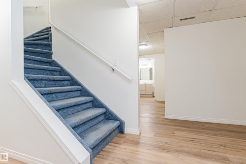 4424 33 Street, Edmonton, AB - Indoor Photo Showing Other Room