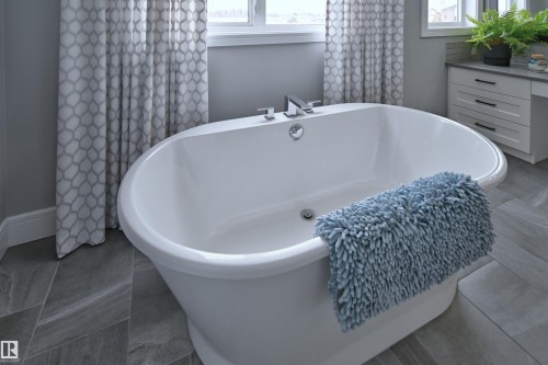 1146 Genesis Lake Boulevard, Stony Plain, AB - Indoor Photo Showing Bathroom