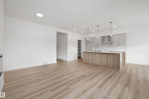 1315 11 Avenue, Edmonton, AB - Indoor Photo Showing Kitchen