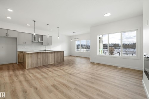 1315 11 Avenue, Edmonton, AB - Indoor Photo Showing Kitchen With Upgraded Kitchen