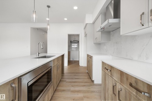 1315 11 Avenue, Edmonton, AB - Indoor Photo Showing Kitchen With Upgraded Kitchen