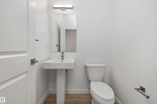 1315 11 Avenue, Edmonton, AB - Indoor Photo Showing Bathroom