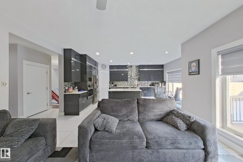 3107 13 Avenue, Edmonton, AB - Indoor Photo Showing Living Room