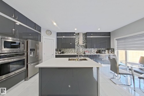 3107 13 Avenue, Edmonton, AB - Indoor Photo Showing Kitchen With Upgraded Kitchen
