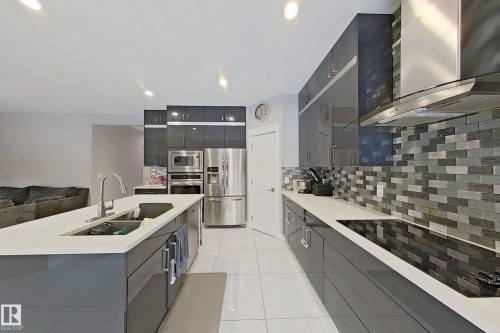 3107 13 Avenue, Edmonton, AB - Indoor Photo Showing Kitchen With Upgraded Kitchen