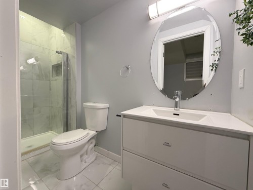 3107 13 Avenue, Edmonton, AB - Indoor Photo Showing Bathroom