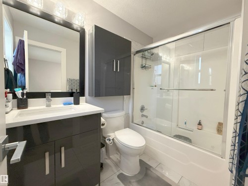 3107 13 Avenue, Edmonton, AB - Indoor Photo Showing Bathroom