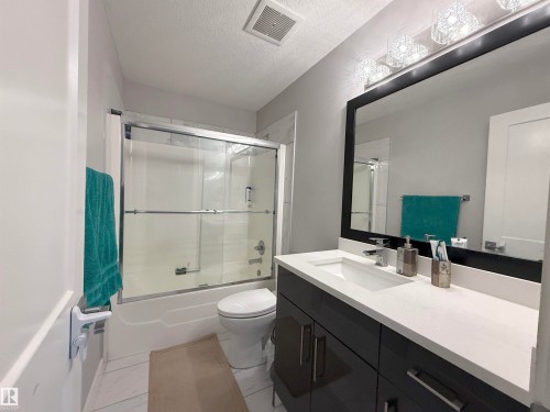 3107 13 Avenue, Edmonton, AB - Indoor Photo Showing Bathroom