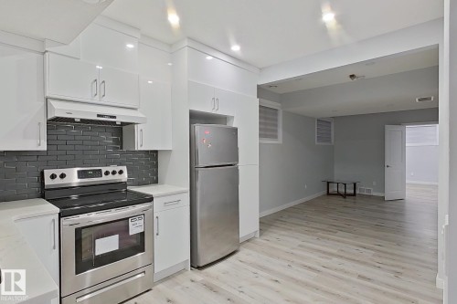 3107 13 Avenue, Edmonton, AB - Indoor Photo Showing Kitchen
