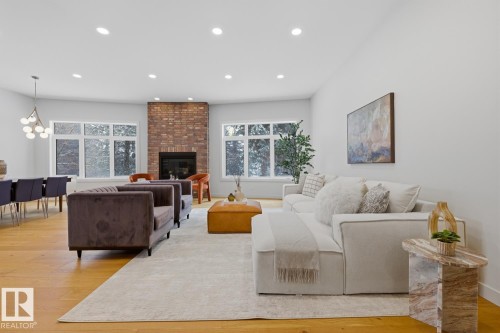 6619 123 Street Nw, Edmonton, AB - Indoor Photo Showing Living Room