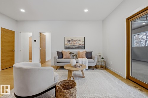 6619 123 Street Nw, Edmonton, AB - Indoor Photo Showing Living Room