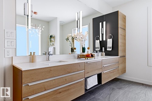 6619 123 Street Nw, Edmonton, AB - Indoor Photo Showing Bathroom