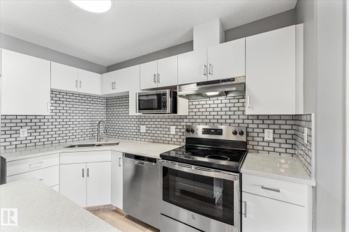 115 16221 95 Street, Edmonton, AB - Indoor Photo Showing Kitchen With Upgraded Kitchen
