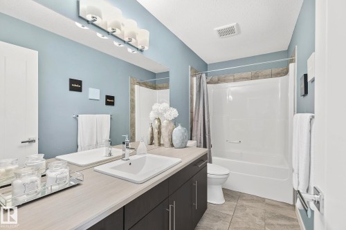 3721 Parker Crest, Edmonton, AB - Indoor Photo Showing Bathroom