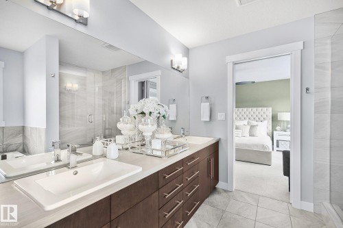 3721 Parker Crest, Edmonton, AB - Indoor Photo Showing Bathroom