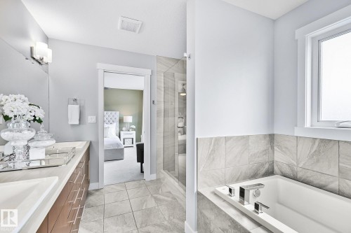 3721 Parker Crest, Edmonton, AB - Indoor Photo Showing Bathroom
