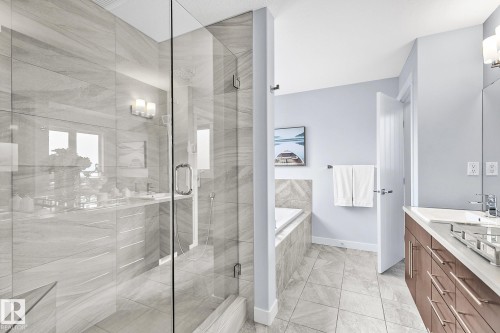 3721 Parker Crest, Edmonton, AB - Indoor Photo Showing Bathroom