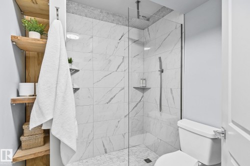 3721 Parker Crest, Edmonton, AB - Indoor Photo Showing Bathroom