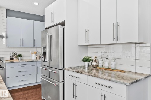 3721 Parker Crest, Edmonton, AB - Indoor Photo Showing Kitchen With Upgraded Kitchen