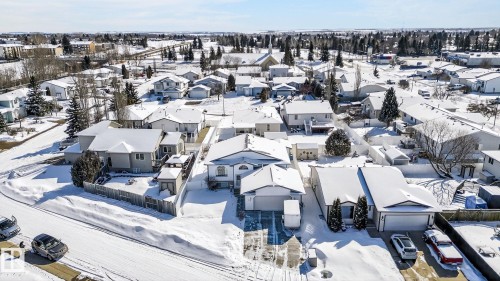 The property features a front-facing garage and a driveway - 22 Riverpointe, Fort Saskatchewan, AB - Outdoor With View