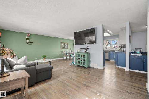 25 Oatway Drive, Stony Plain, AB - Indoor Photo Showing Living Room