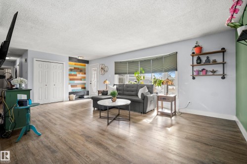 25 Oatway Drive, Stony Plain, AB - Indoor Photo Showing Living Room