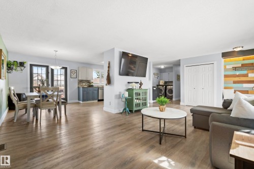 25 Oatway Drive, Stony Plain, AB - Indoor Photo Showing Living Room