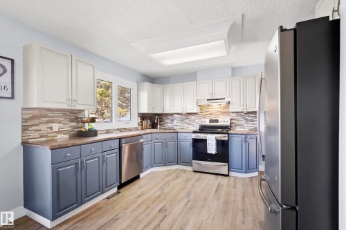 25 Oatway Drive, Stony Plain, AB - Indoor Photo Showing Kitchen