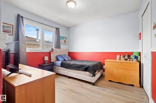 25 Oatway Drive, Stony Plain, AB - Indoor Photo Showing Bedroom