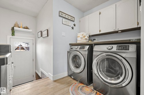 25 Oatway Drive, Stony Plain, AB - Indoor Photo Showing Laundry Room