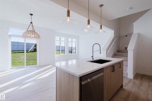 41 Chartres Close, St. Albert, AB - Indoor Photo Showing Kitchen