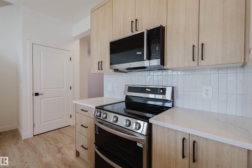 41 Chartres Close, St. Albert, AB - Indoor Photo Showing Kitchen
