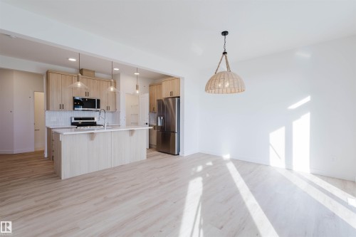 41 Chartres Close, St. Albert, AB - Indoor Photo Showing Kitchen