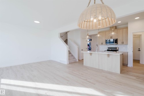 41 Chartres Close, St. Albert, AB - Indoor Photo Showing Kitchen