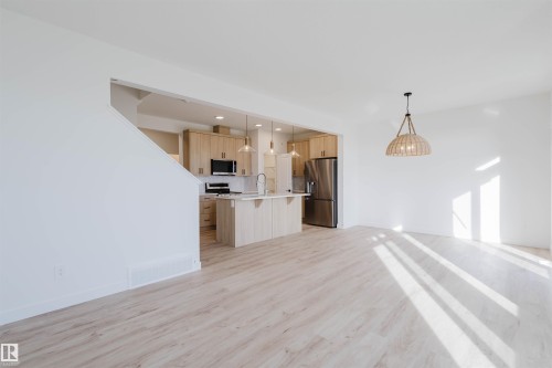 41 Chartres Close, St. Albert, AB - Indoor Photo Showing Kitchen