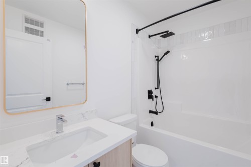 41 Chartres Close, St. Albert, AB - Indoor Photo Showing Bathroom