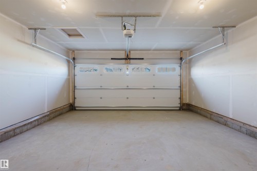 41 Chartres Close, St. Albert, AB - Indoor Photo Showing Garage