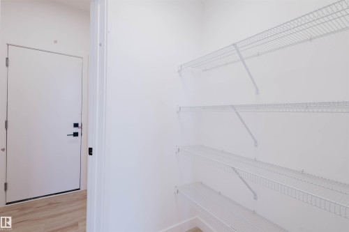 41 Chartres Close, St. Albert, AB - Indoor With Storage