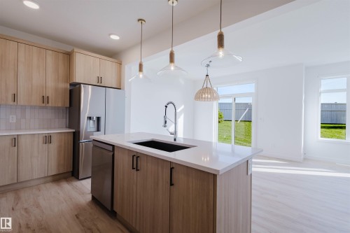 41 Chartres Close, St. Albert, AB - Indoor Photo Showing Kitchen With Upgraded Kitchen