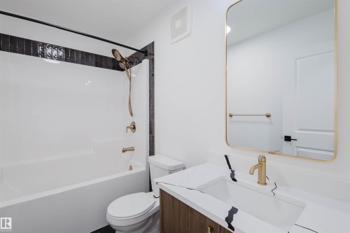 4116 208 Street, Edmonton, AB - Indoor Photo Showing Bathroom