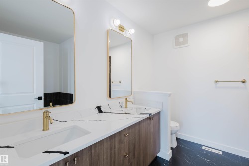 4116 208 Street, Edmonton, AB - Indoor Photo Showing Bathroom
