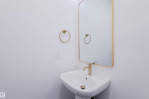 4116 208 Street, Edmonton, AB - Indoor Photo Showing Bathroom