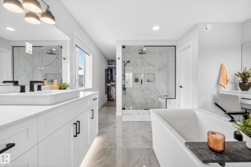 1663 Enright Way, Edmonton, AB - Indoor Photo Showing Bathroom