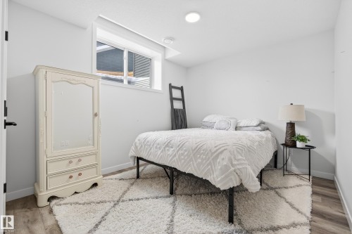 1663 Enright Way, Edmonton, AB - Indoor Photo Showing Bedroom