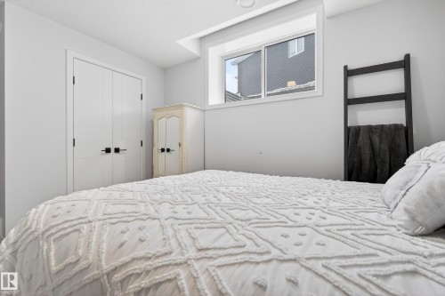 1663 Enright Way, Edmonton, AB - Indoor Photo Showing Bedroom