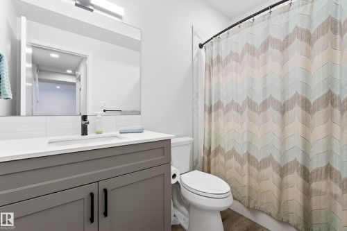 1663 Enright Way, Edmonton, AB - Indoor Photo Showing Bathroom