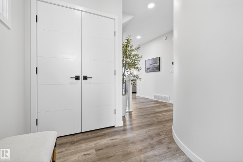 1663 Enright Way, Edmonton, AB - Indoor Photo Showing Other Room
