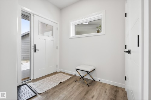 1663 Enright Way, Edmonton, AB - Indoor Photo Showing Other Room